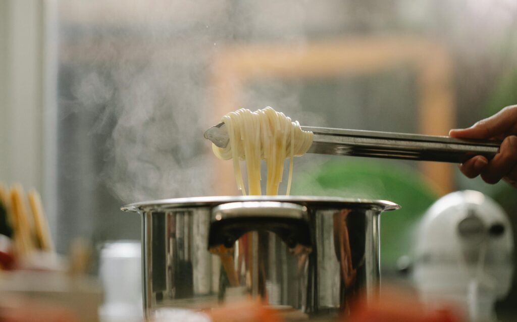 Adding salt to boiling pasta water